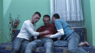 Handjob, threesome, bareback – pelacur gay disodomi