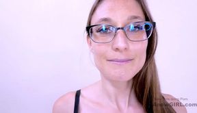 Mature Brunet Model adores to do castings