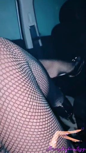 MissyNylonLeggs teasing in the backseat