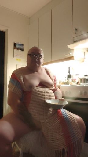 Must-see moment from "Gangstazz eating and Showing big ass and curvy body"