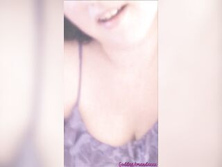 Watch My Hot Pussy Pissing Closeup