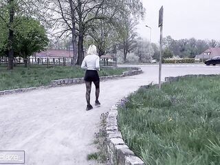 Wyruchałam mojego widza w samochodzie a on mi za to zapłacił - POLSKIE PORNO