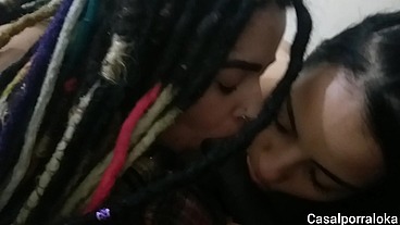 gozei na boceta da morena sapeca enquanto ela se pega com a emi ripp