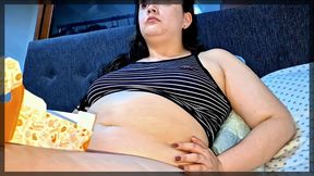 Nicole Stuffing on Fried Chicken &amp; Teasing Her Growing Belly