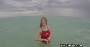 Fucking sexy beach attendant for cash in the public beach toilet
