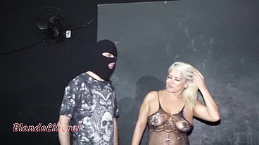 Gangbang no cine porno no centro de Sâo Paulo - Parte 1-3, tomando porra na boca de muitos machos