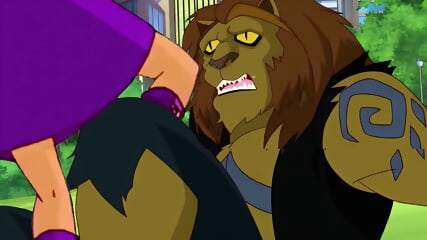 Starfire BALLBUSTING stomp to poor Lion, Teen Titans