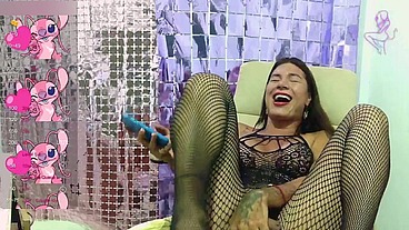 TS Angelique Monroe - What I do between the sexy scenes during a webcam show.