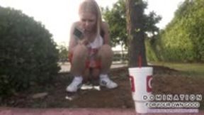 Hooters Girl pees in the parking lot at work - WMV