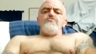 Pulă mare dezbrăcată anal pentru urși spanioli plinuți, într-un film de casă fierbinte