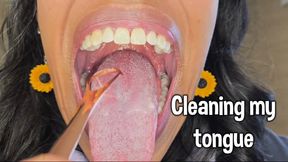 Cleaning my tongue