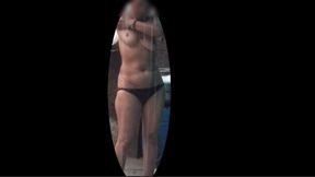 Today my stepsister is taking a bath in the rain wearing tights, looks very beautiful, I have seen it.