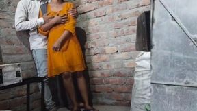 Village girl ko akele band factory me bulake panchayat ke ladka ne choda