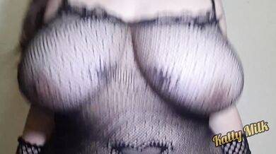Quieres jugar con mis Enormes Tetas en esta Lancería SEXY
