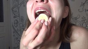 SWALLOWING BIG PIECES OF BANANA 5 (TH)