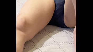 A Japanese wife&#039_s body before sex. After a shower, it&#039_s time to relax. After this, I took off her underwear, licked her pussy, licked her nipples, and her pussy got soaking wet.