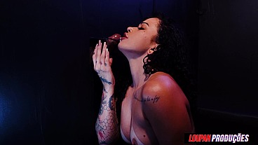 Morena safada chupando e dando o cuzinho na glory room - Agata Reis - Loupan Produções