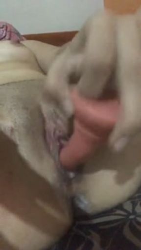 Tomei um pau fiquei com minha buceta toda babada