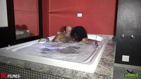 encontrei a garota no boteco e depois de duas cervejas fomos parar na banheira - aline cassia - sandro lima