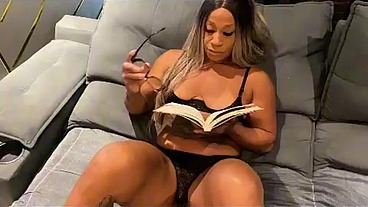 Batendo uma siririca e fazendo um sexo anal delicioso com esse gostoso
