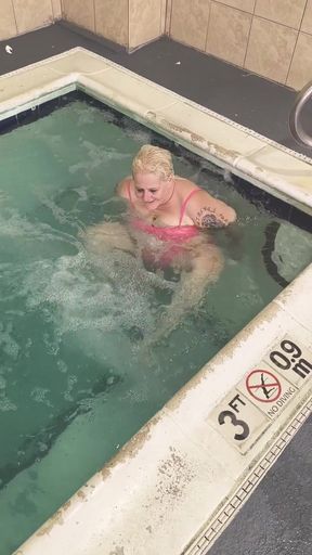 Davisdesires Is in the Pool Watch Her Pussy Drool