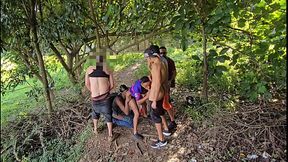 QUE PEGADA GOSTOSA ESSA ORGIA GAY NO MEIO DO MATO - 01