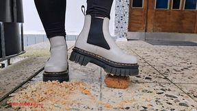 Mila in Martens - Crunchy buns (P06)