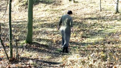 Big boobs chubby babe gets golden shower in the woods squirting hard