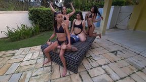 4 garotas sentando na cara da sissy slut ...