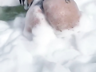 ”#brunette #bubblebath #pool #bodygoals”