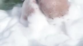 ”#brunette #bubblebath #pool #bodygoals”