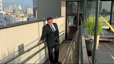 YURI GA&Uacute_CHO - FODENDO O PUTO DO APLICATIVO DE PEGA&Ccedil_&Atilde_O - SEXO GAY NA ESCADA DE INC&Ecirc_NDIO - URSO DOTADO FODENDO NERD JOGADOR DE LOL