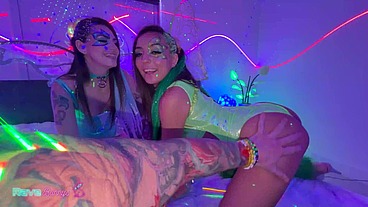 Horny Pair Tiny Rhea And Sasha Tatcha Turn Up The Rave Energy Fast!