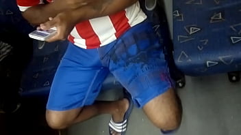 sem cueca no bus&atilde_o