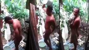 pedreiro pirocudo tomando banho se exibindo pra mim