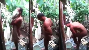 pedreiro pirocudo tomando banho se exibindo pra mim