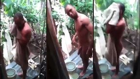 pedreiro pirocudo tomando banho se exibindo pra mim