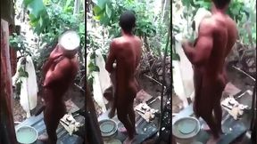 pedreiro pirocudo tomando banho se exibindo pra mim