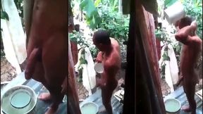 pedreiro pirocudo tomando banho se exibindo pra mim