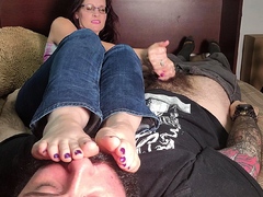 Amateur Foot Fetish Girlfriend Sucks and gives a Footjob