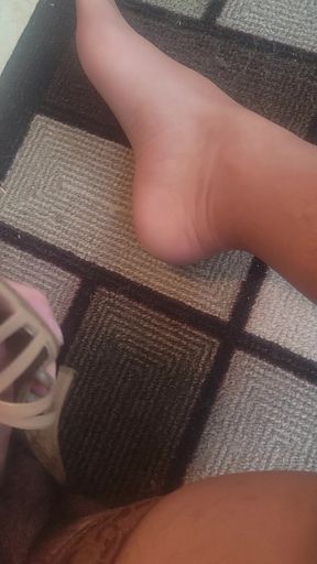 Jacking off with Heels and Nylons and Cumming on Heel