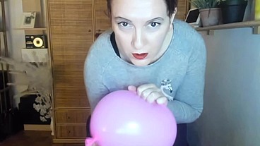 Italian milf hairy pussy plays with balloons pop them and has a long orgasm