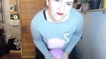 Italian milf hairy pussy plays with balloons pop them and has a long orgasm
