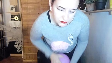 Italian milf hairy pussy plays with balloons pop them and has a long orgasm