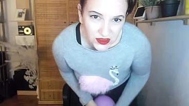 Italian milf hairy pussy plays with balloons pop them and has a long orgasm