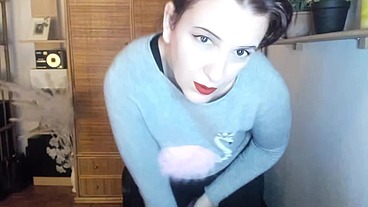 Italian milf hairy pussy plays with balloons pop them and has a long orgasm