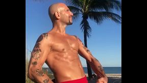 MAXXX LOADZ FLEXING AT THE BEACH