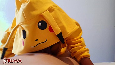 “EU TINHA 18 ANOS” Novinha dando o cuzinho e enfiando o plug anal até ficar larga