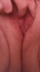 Bbw plays with he clit till she cums