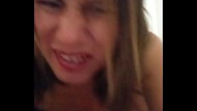 Chica trans gimiendo de placer